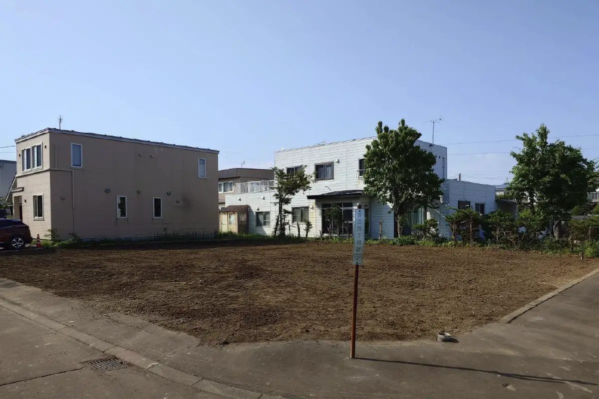 広々とした土地と建物