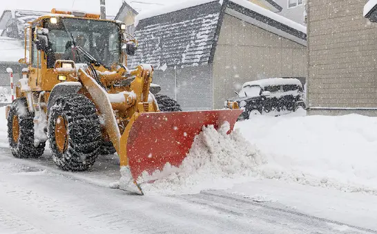 除雪作業している重機